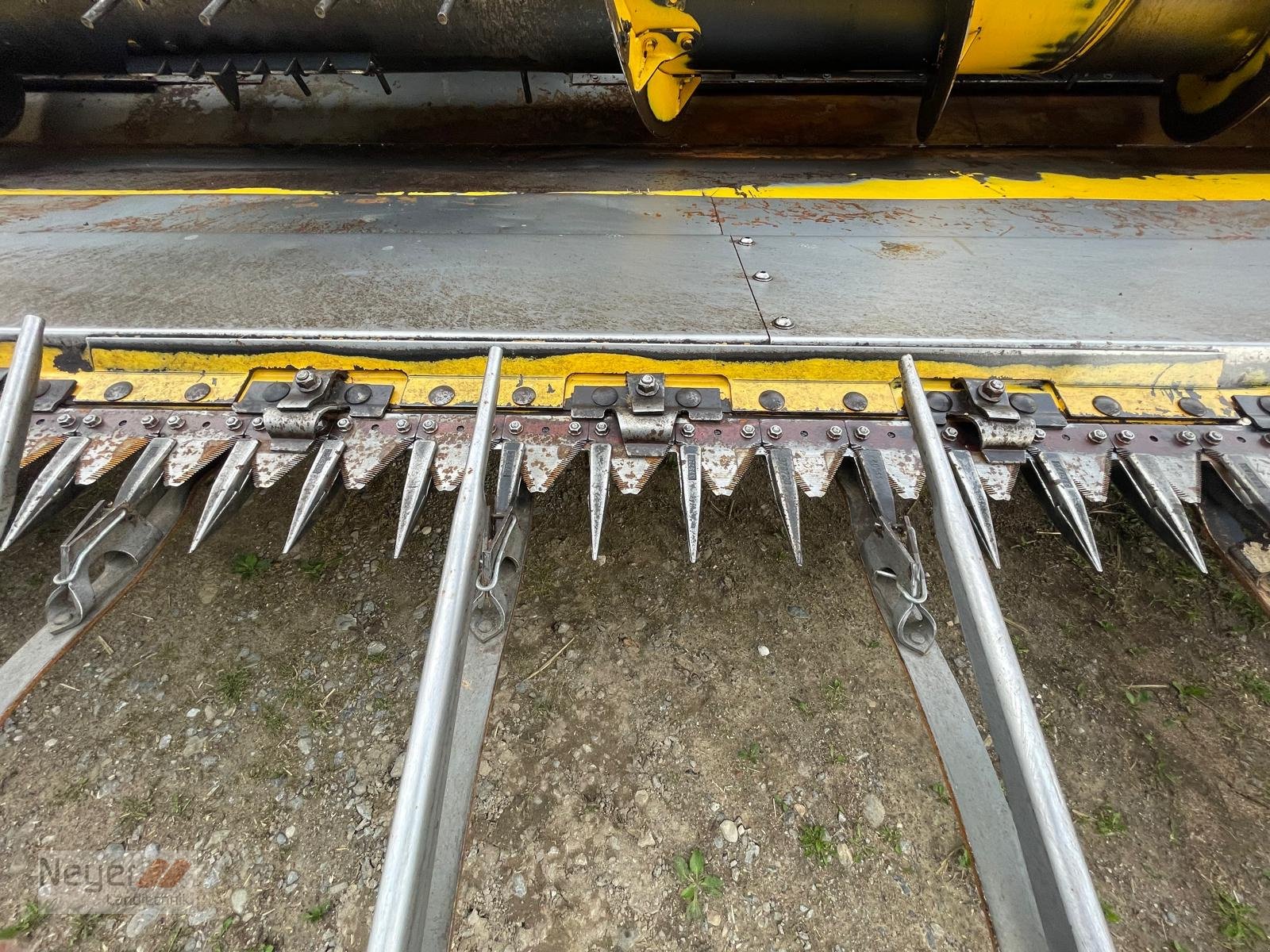 Schneidwerk of the type New Holland Varifeed Schneidwerk 9,15m + Biso TW | Bj. 2012, Gebrauchtmaschine in Bad Waldsee Mennisweiler (Picture 11)